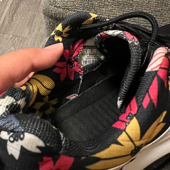 Woman’s Roshe run floral print ‘aloha’ - Picture 4 of 8